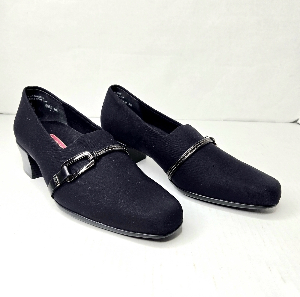 Munro American Cindi II Pumps. Black Stretch, 6 WW.